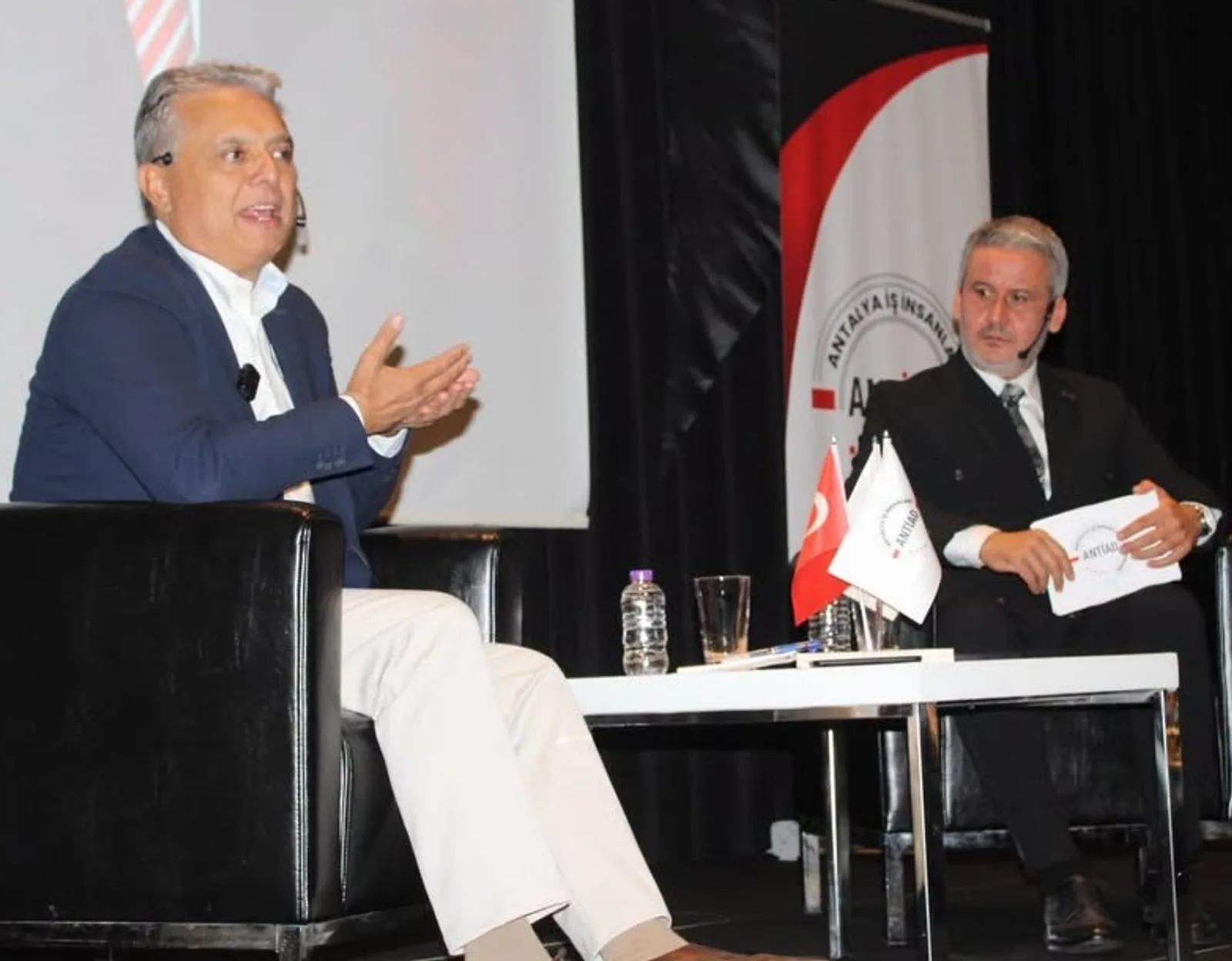 ANTİAD ANTALYA MASASI'NDA ÜMİT UYSAL KONUŞTU İKTİSAT VE TARİH DERSİ VERDİ