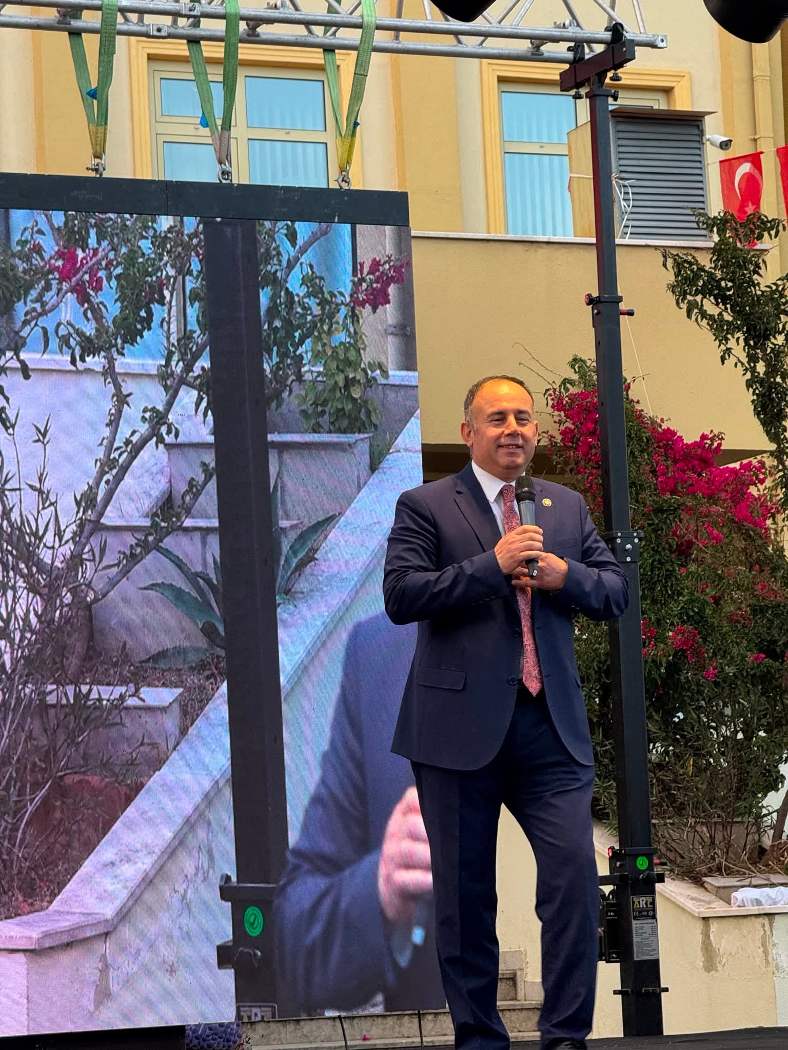 TÜRK TELEKOM ANADOLU LİSESİ'NDE GÖRKEMLİ MEZUNİYET